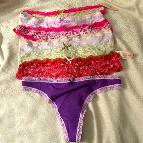 Lot of 7 Victoria’s Secret thongs - Picture 1 of 9